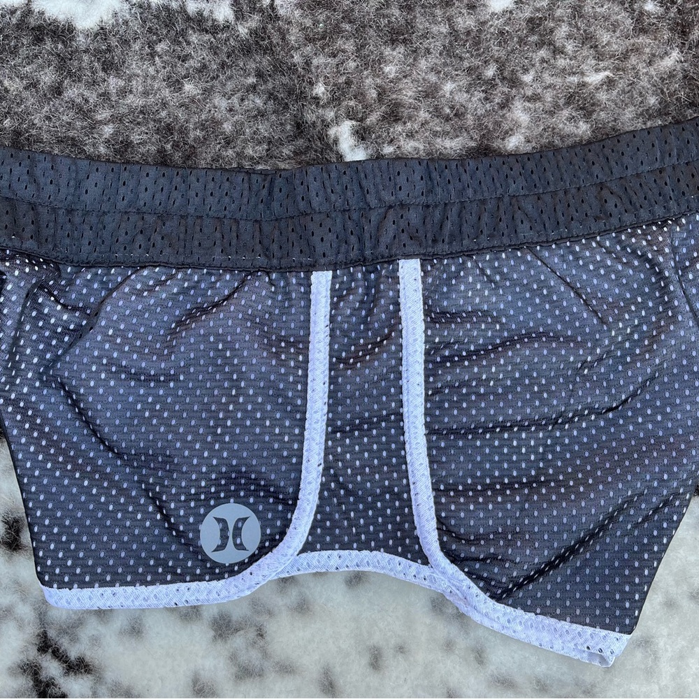 Hurley Women Medium Black White Mesh Hot Shorts Low Rise Reflective Back Pocket - Picture 6 of 7